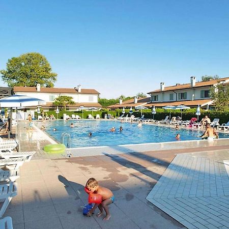 Terraced House In The Ca' Del Pino Holiday Complex With Communal Pool In Bibione Exterior photo