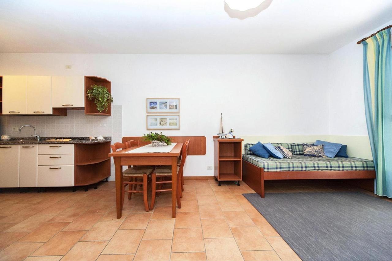 Terraced House In The Ca' Del Pino Holiday Complex With Communal Pool In Bibione Exterior photo